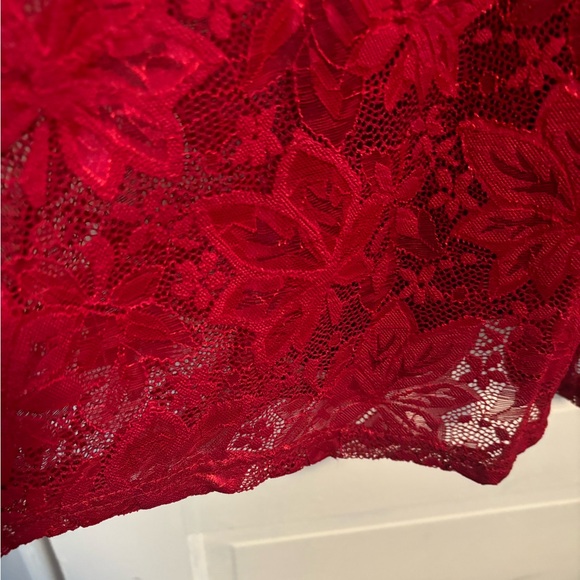 Elegant Red Floral Lace Dress - Picture 7 of 8